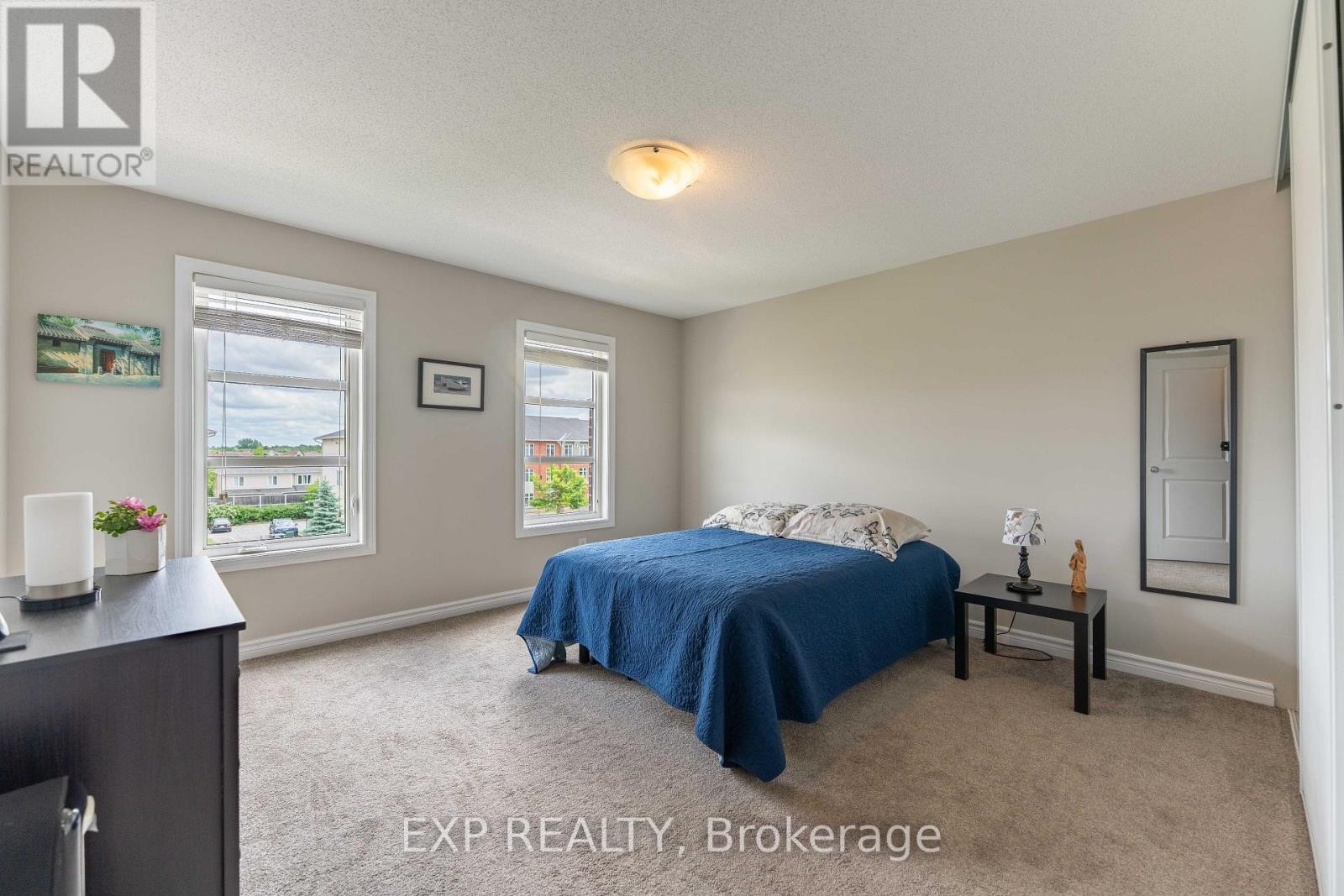 












735 CHAPMAN MILLS DRIVE

,
Ottawa,




Ontario
K2J5X2

