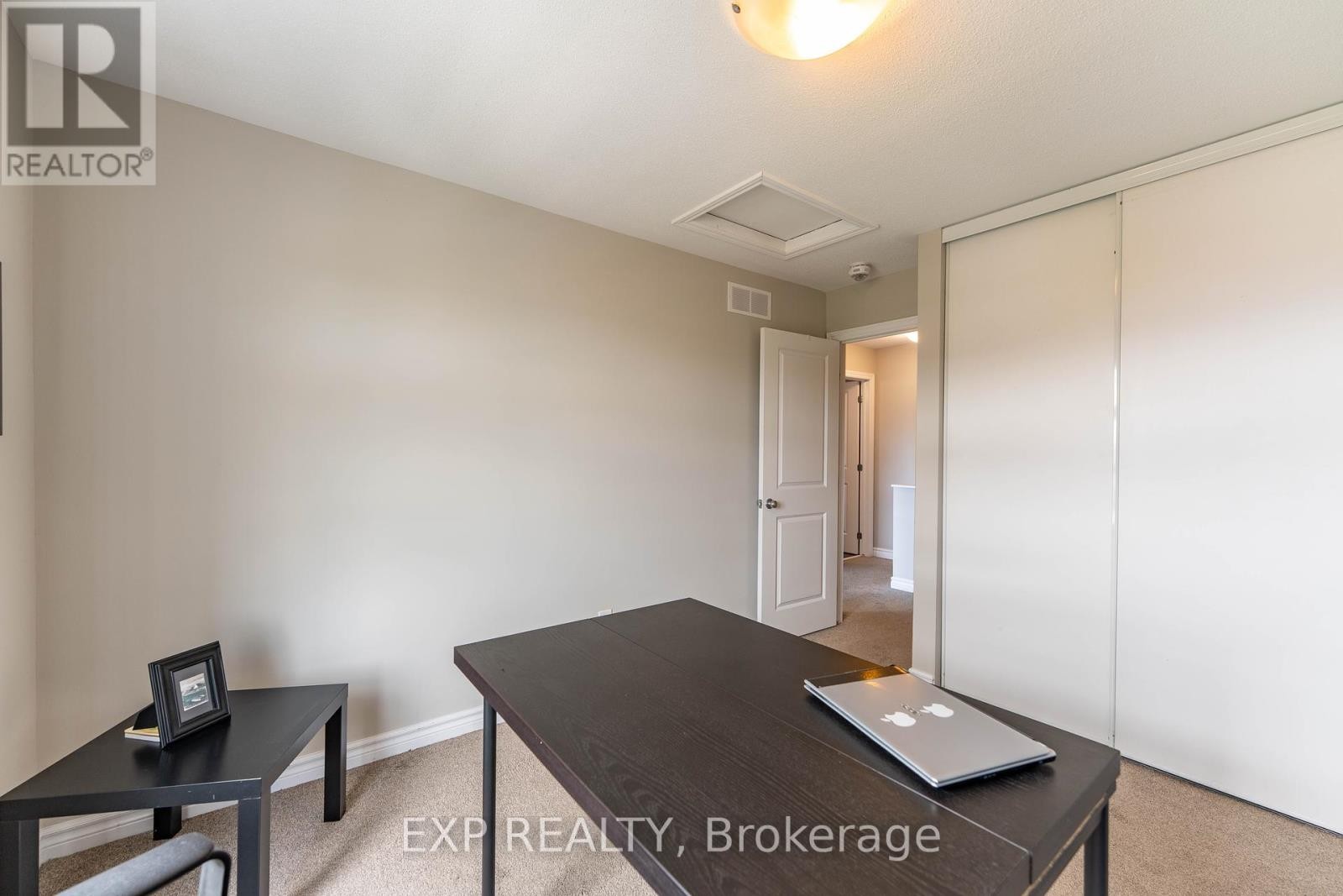 












735 CHAPMAN MILLS DRIVE

,
Ottawa,




Ontario
K2J5X2

