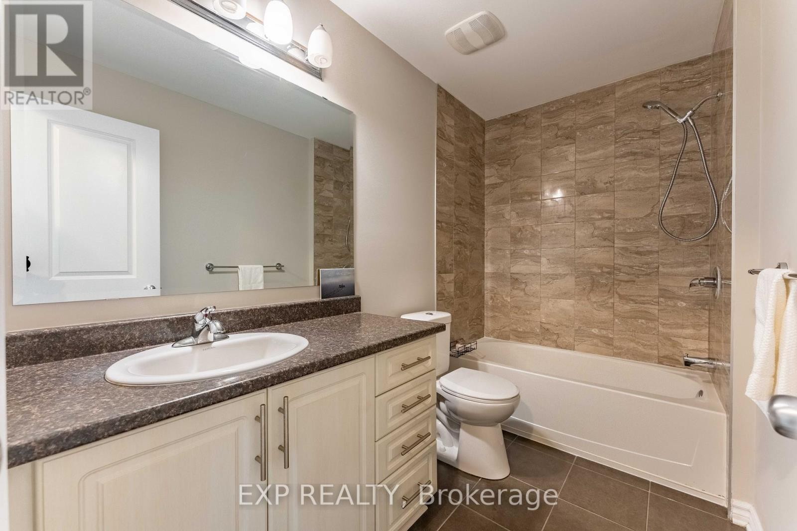 












735 CHAPMAN MILLS DRIVE

,
Ottawa,




Ontario
K2J5X2

