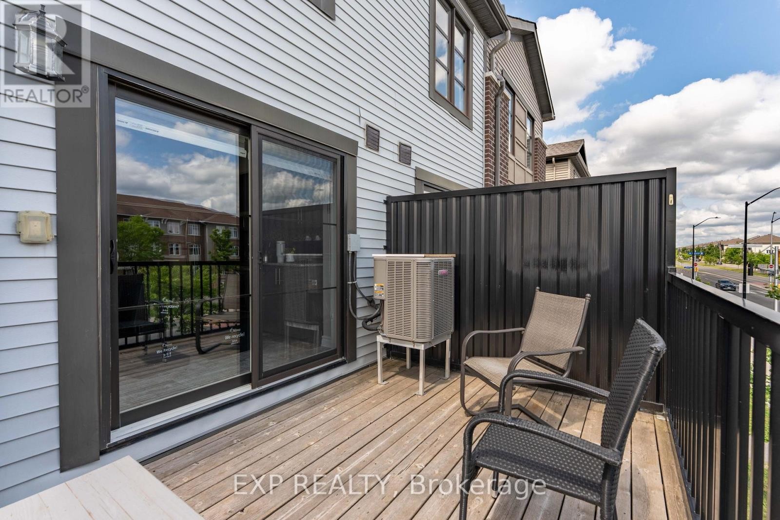 












735 CHAPMAN MILLS DRIVE

,
Ottawa,




Ontario
K2J5X2

