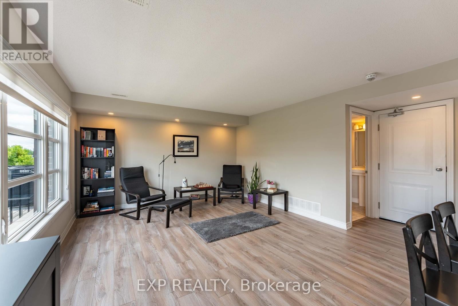 












735 CHAPMAN MILLS DRIVE

,
Ottawa,




Ontario
K2J5X2

