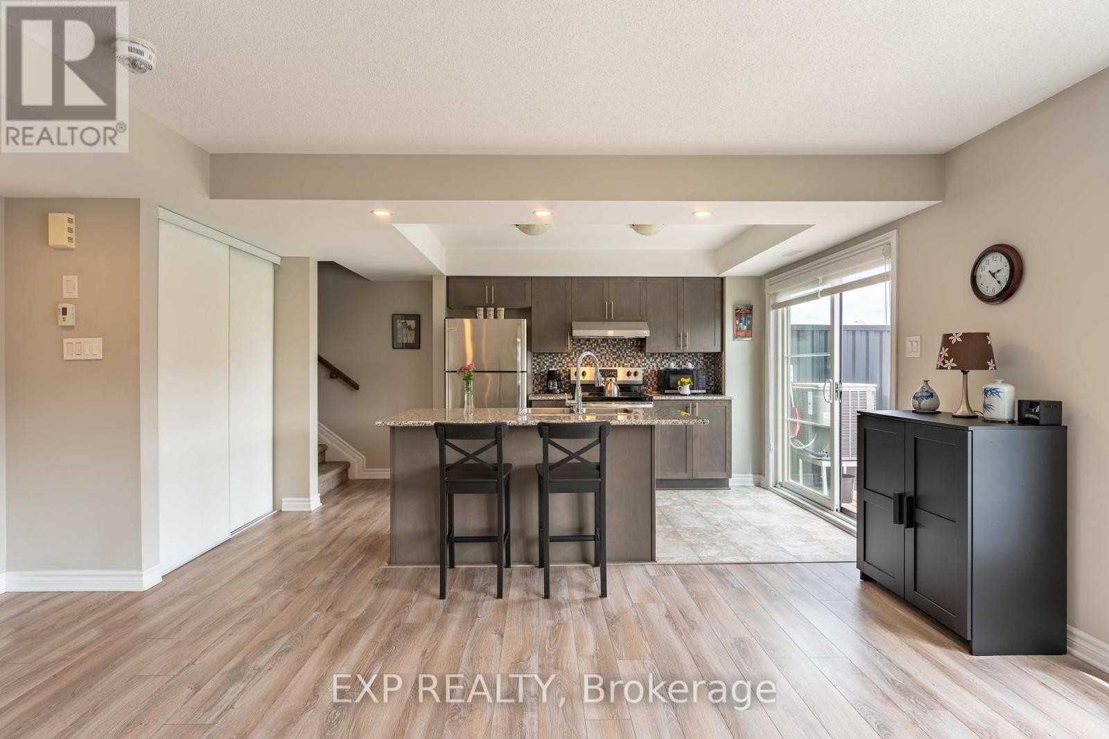 












735 CHAPMAN MILLS DRIVE

,
Ottawa,




Ontario
K2J5X2

