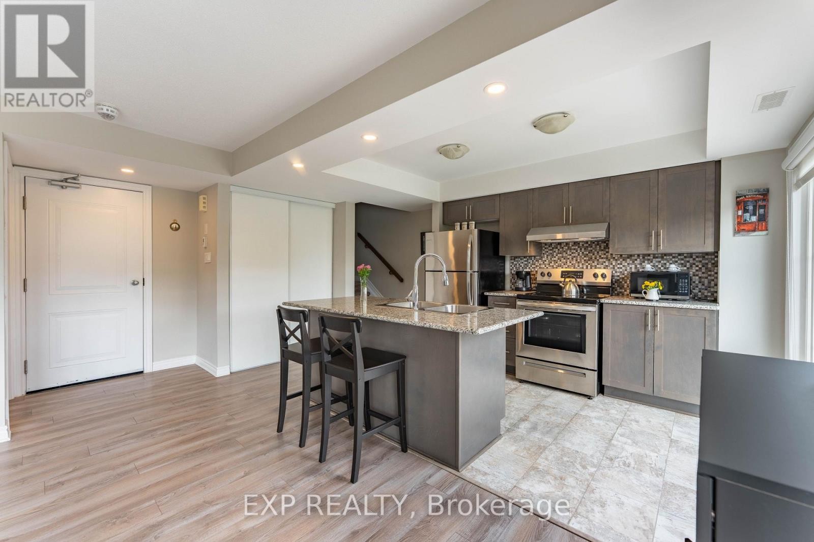 












735 CHAPMAN MILLS DRIVE

,
Ottawa,




Ontario
K2J5X2


