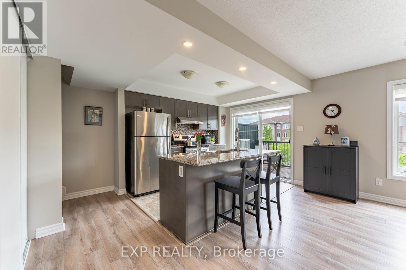 












735 CHAPMAN MILLS DRIVE

,
Ottawa,




Ontario
K2J5X2

