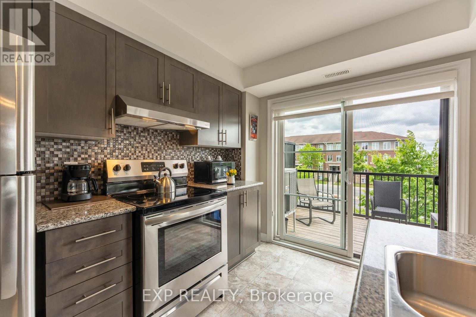 












735 CHAPMAN MILLS DRIVE

,
Ottawa,




Ontario
K2J5X2

