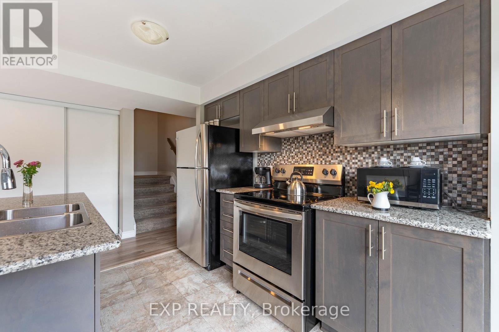 












735 CHAPMAN MILLS DRIVE

,
Ottawa,




Ontario
K2J5X2


