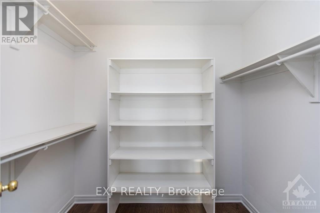 












324 PARKIN CIRCLE

,
Ottawa,




Ontario
K1T4G6

