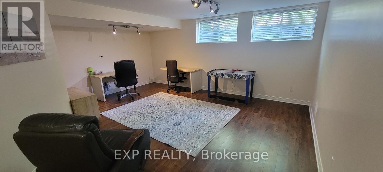 












324 PARKIN CIRCLE

,
Ottawa,




Ontario
K1T4G6

