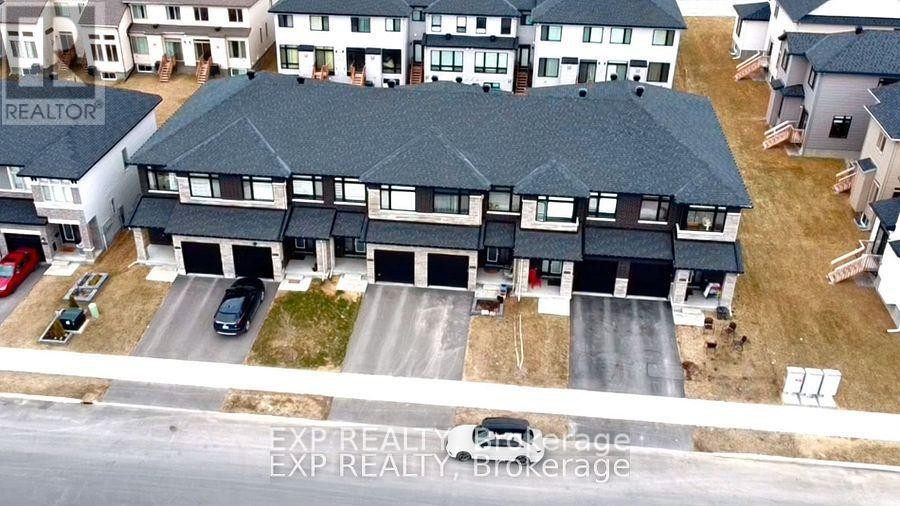 












926 BRIAN GOOD AVENUE

,
Ottawa,




Ontario
K4M0N7

