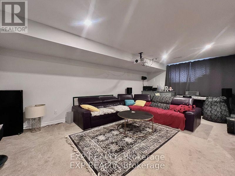 












926 BRIAN GOOD AVENUE

,
Ottawa,




Ontario
K4M0N7


