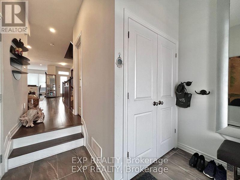 












926 BRIAN GOOD AVENUE

,
Ottawa,




Ontario
K4M0N7

