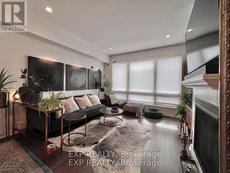 












926 BRIAN GOOD AVENUE

,
Ottawa,




Ontario
K4M0N7

