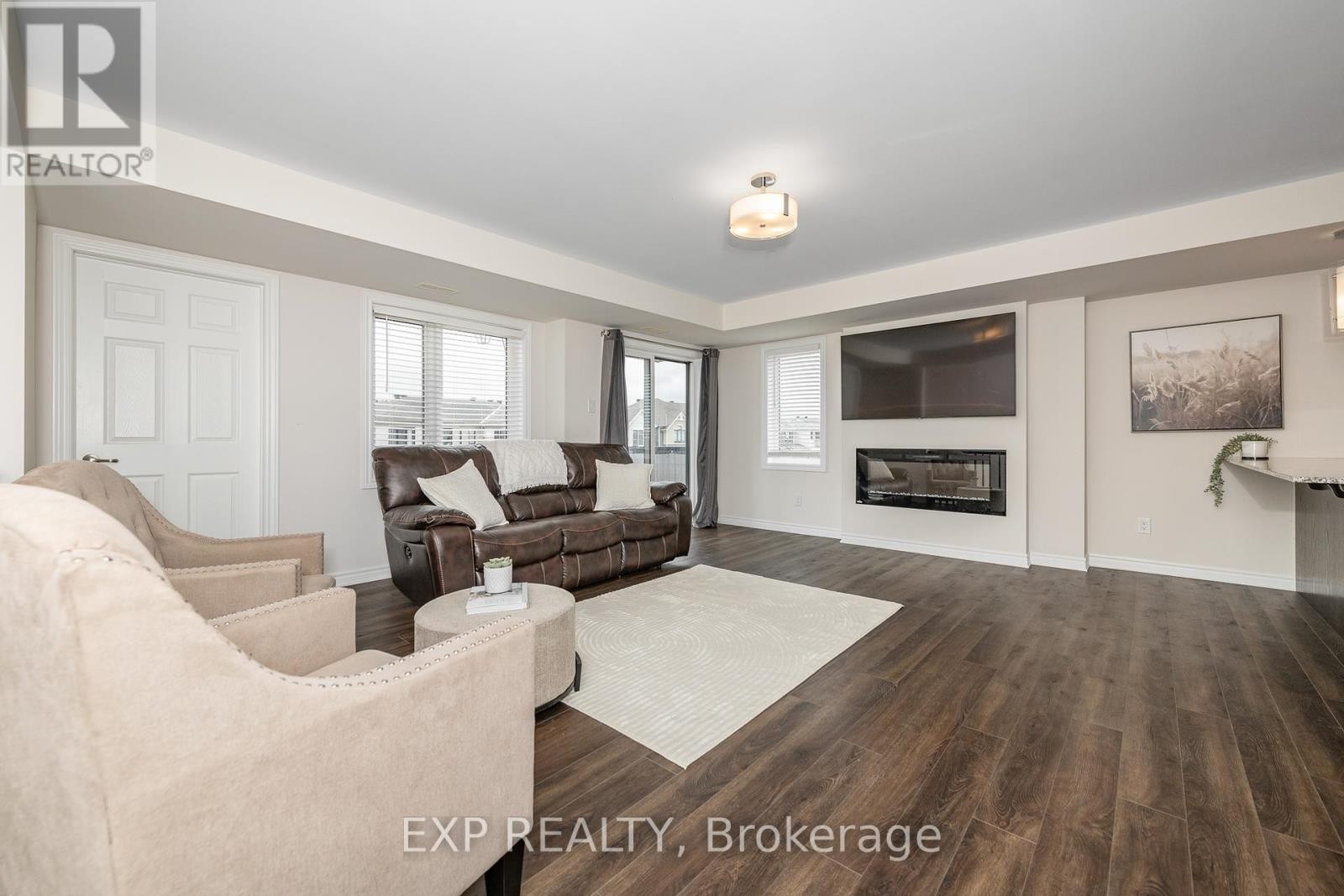 












723 ROUNCEY ROAD

,
Ottawa,




Ontario
K2V0S2


