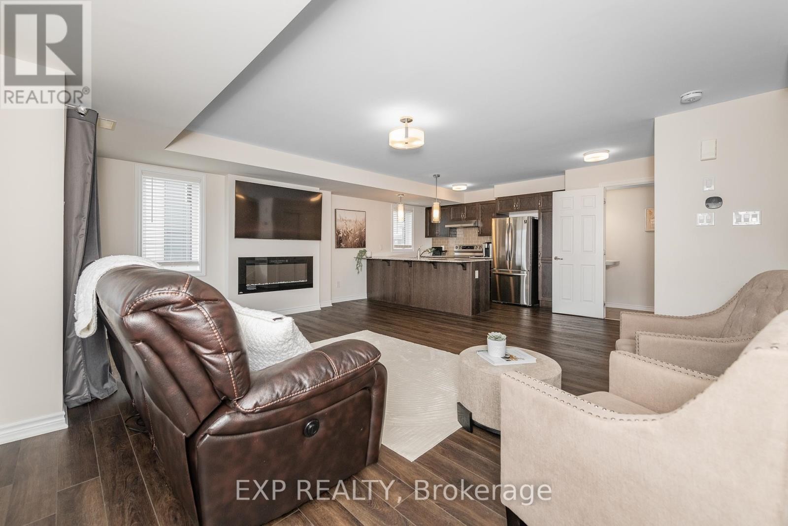 












723 ROUNCEY ROAD

,
Ottawa,




Ontario
K2V0S2

