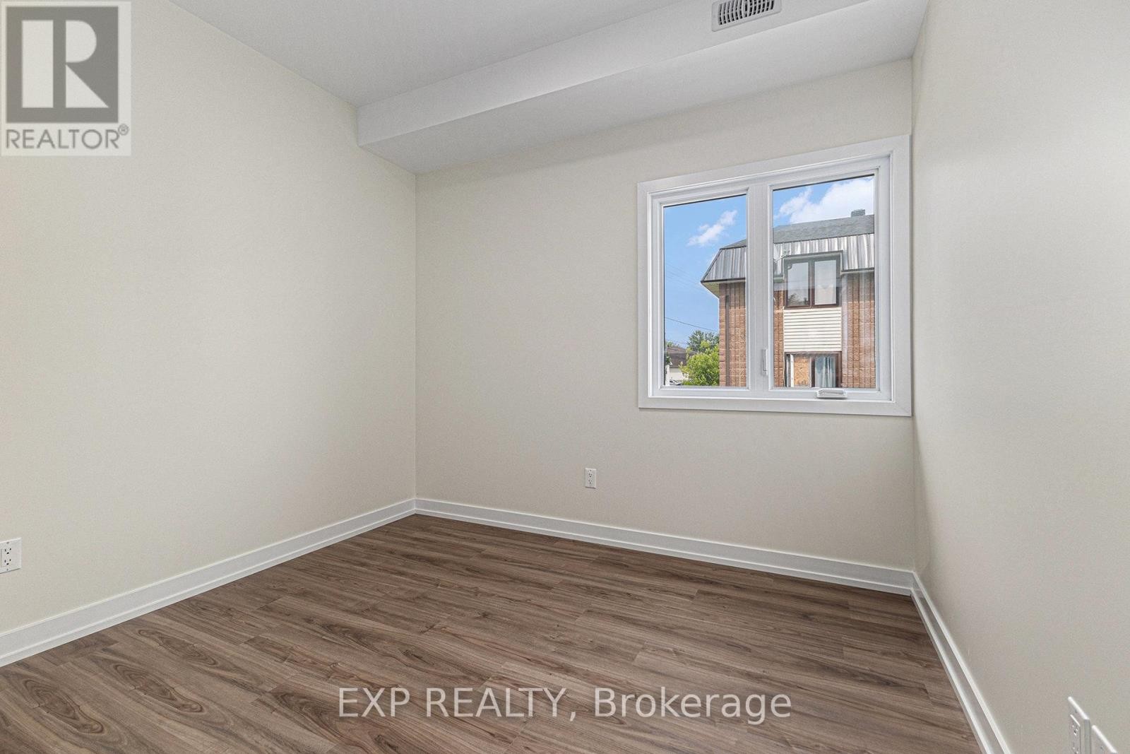 












201 - 897 LAURIER STREET

,
Clarence-Rockland,




Ontario
K4K1E3


