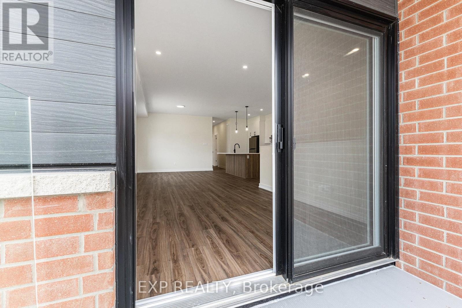 












201 - 897 LAURIER STREET

,
Clarence-Rockland,




Ontario
K4K1E3

