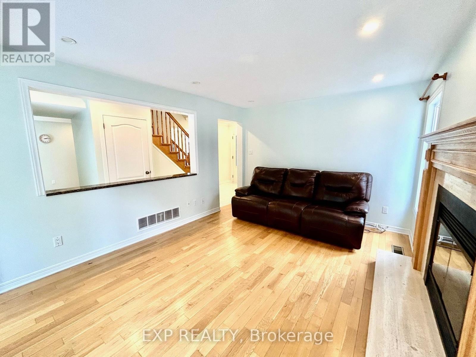 












135 PICASSO DRIVE

,
Ottawa,




Ontario
K1G5S9

