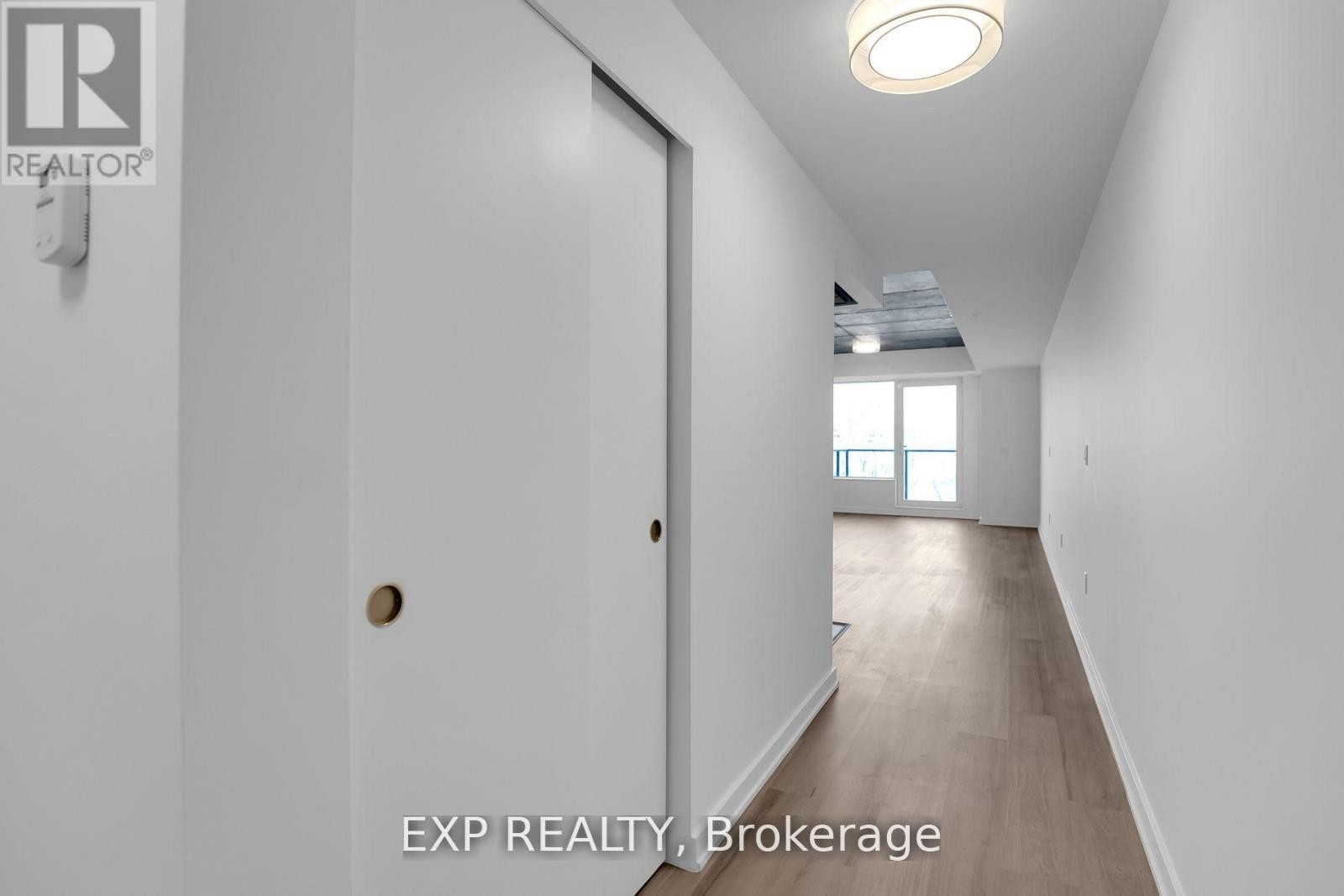 












215 - 36 ROBINSON AVENUE

,
Ottawa,




Ontario
K1S8N8

