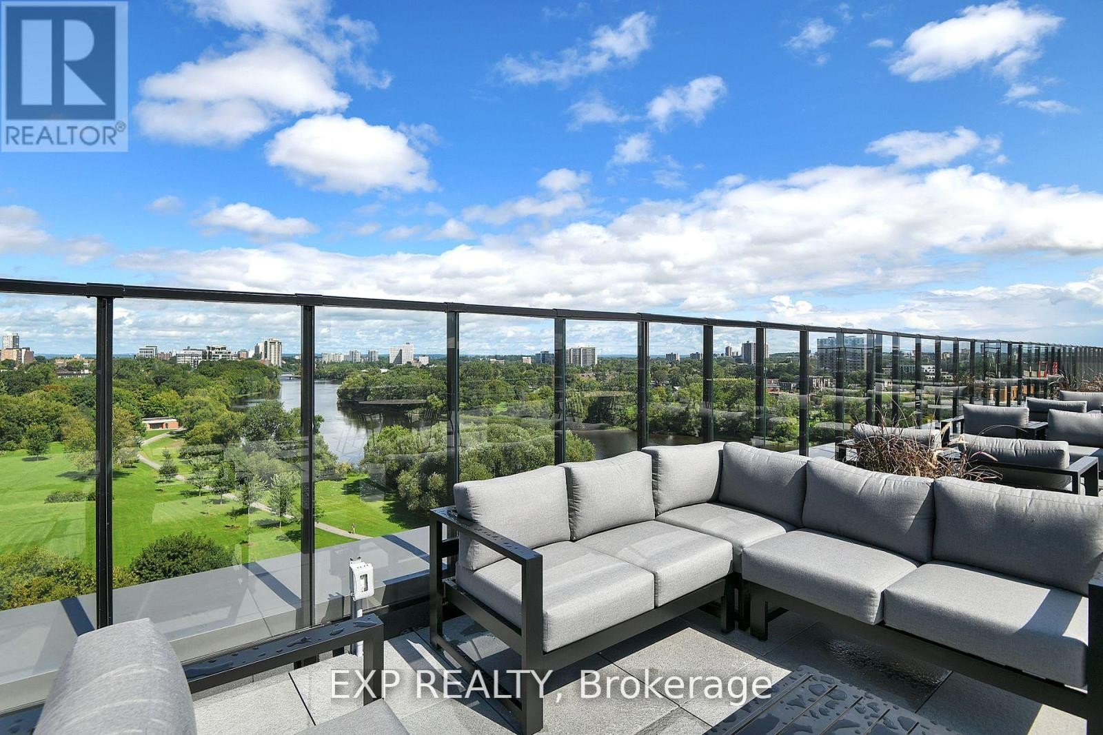 












215 - 36 ROBINSON AVENUE

,
Ottawa,




Ontario
K1S8N8

