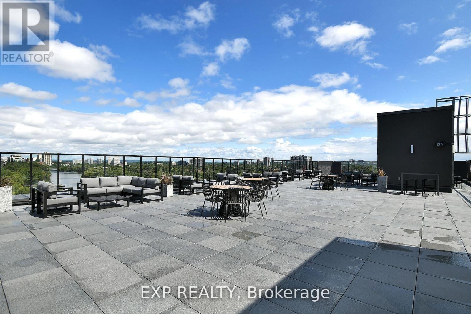 












215 - 36 ROBINSON AVENUE

,
Ottawa,




Ontario
K1S8N8

