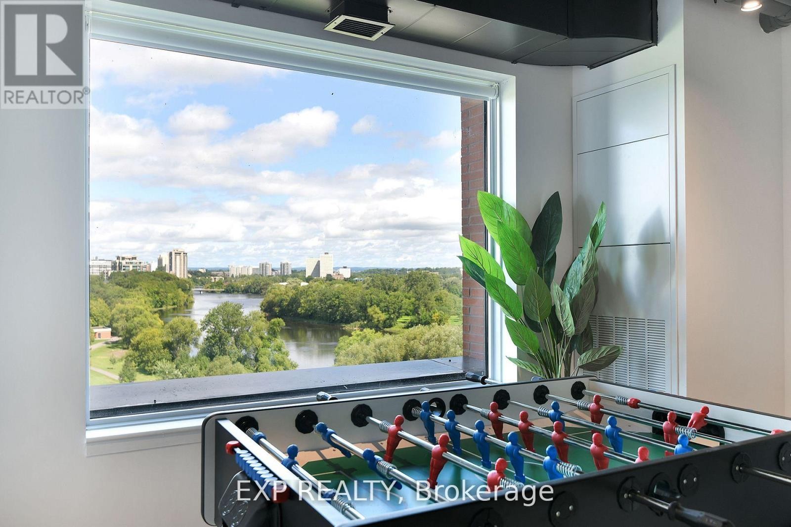












215 - 36 ROBINSON AVENUE

,
Ottawa,




Ontario
K1S8N8

