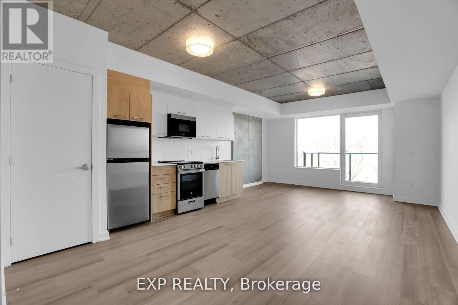 












215 - 36 ROBINSON AVENUE

,
Ottawa,




Ontario
K1S8N8


