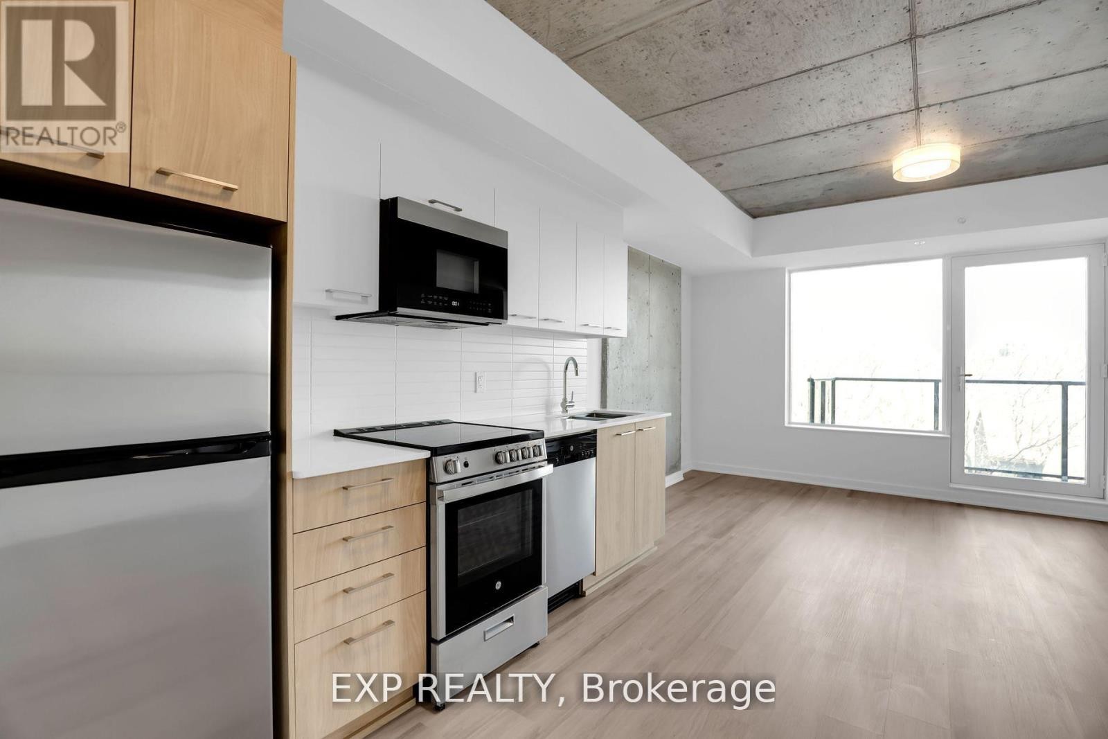 












215 - 36 ROBINSON AVENUE

,
Ottawa,




Ontario
K1S8N8

