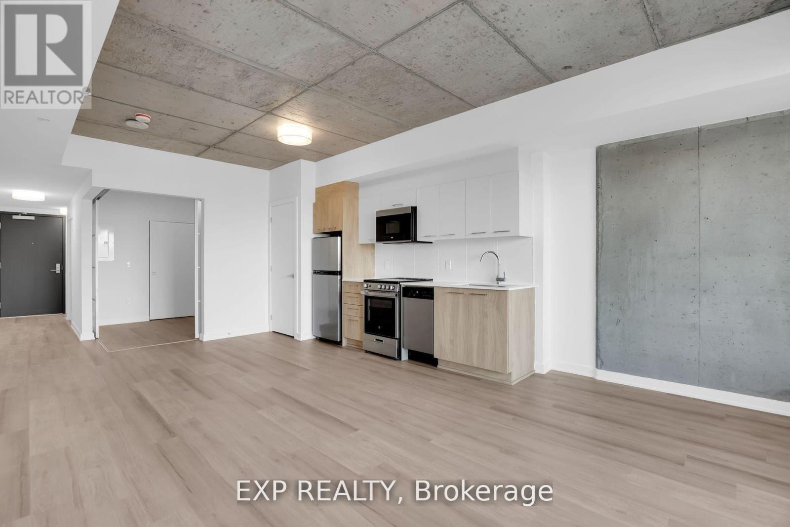 












215 - 36 ROBINSON AVENUE

,
Ottawa,




Ontario
K1S8N8

