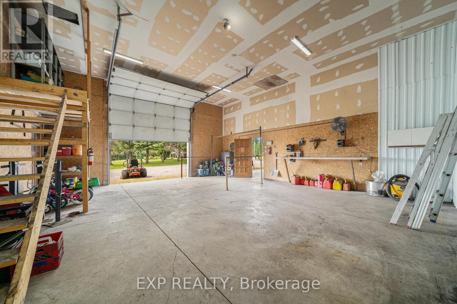 












4806 FRANK KENNY ROAD

,
Ottawa,




Ontario
K0A3H0

