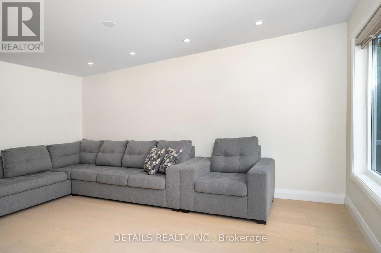 












732 CARMELLA CRESCENT

,
Ottawa,




Ontario
K4A4V8

