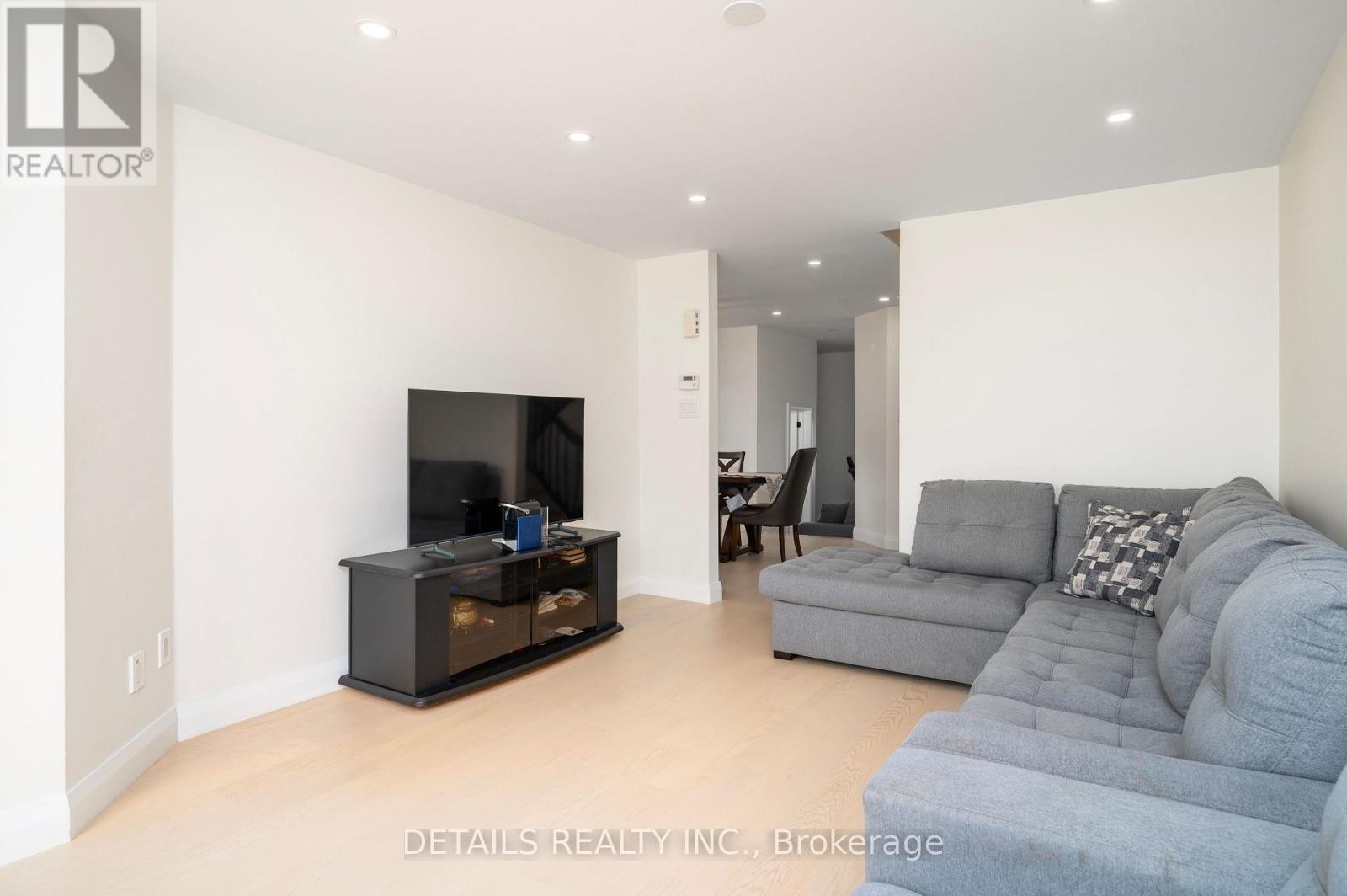 












732 CARMELLA CRESCENT

,
Ottawa,




Ontario
K4A4V8


