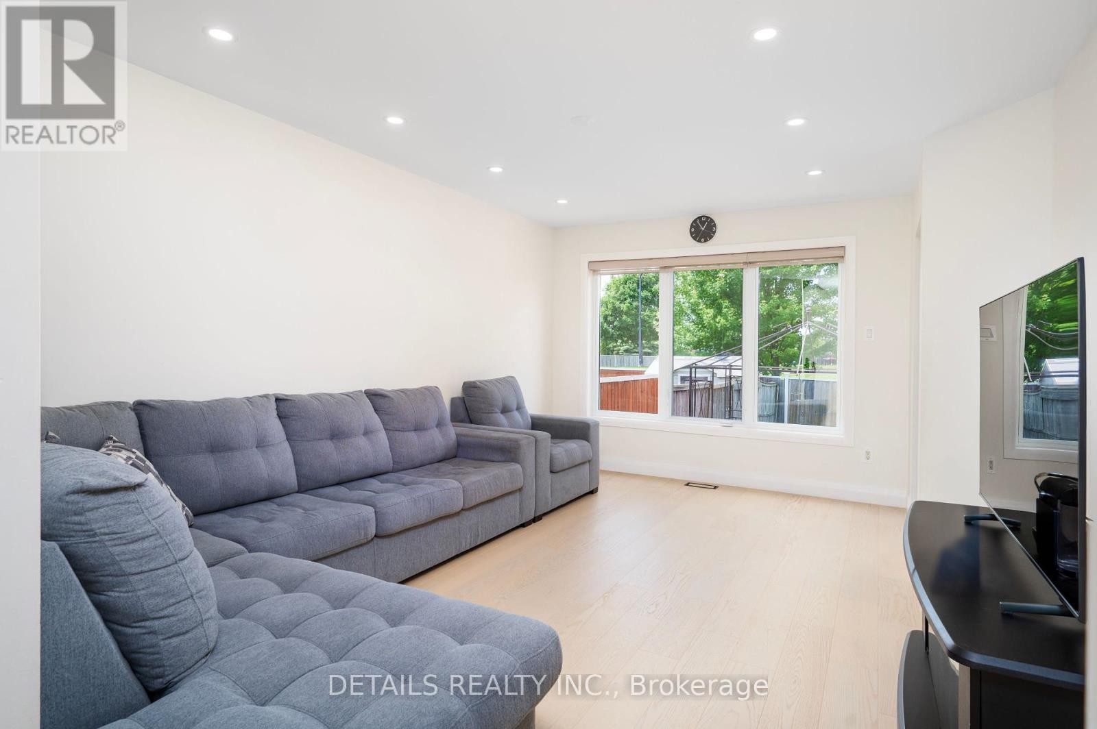 












732 CARMELLA CRESCENT

,
Ottawa,




Ontario
K4A4V8


