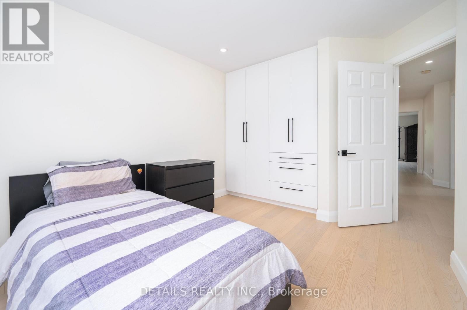 












732 CARMELLA CRESCENT

,
Ottawa,




Ontario
K4A4V8

