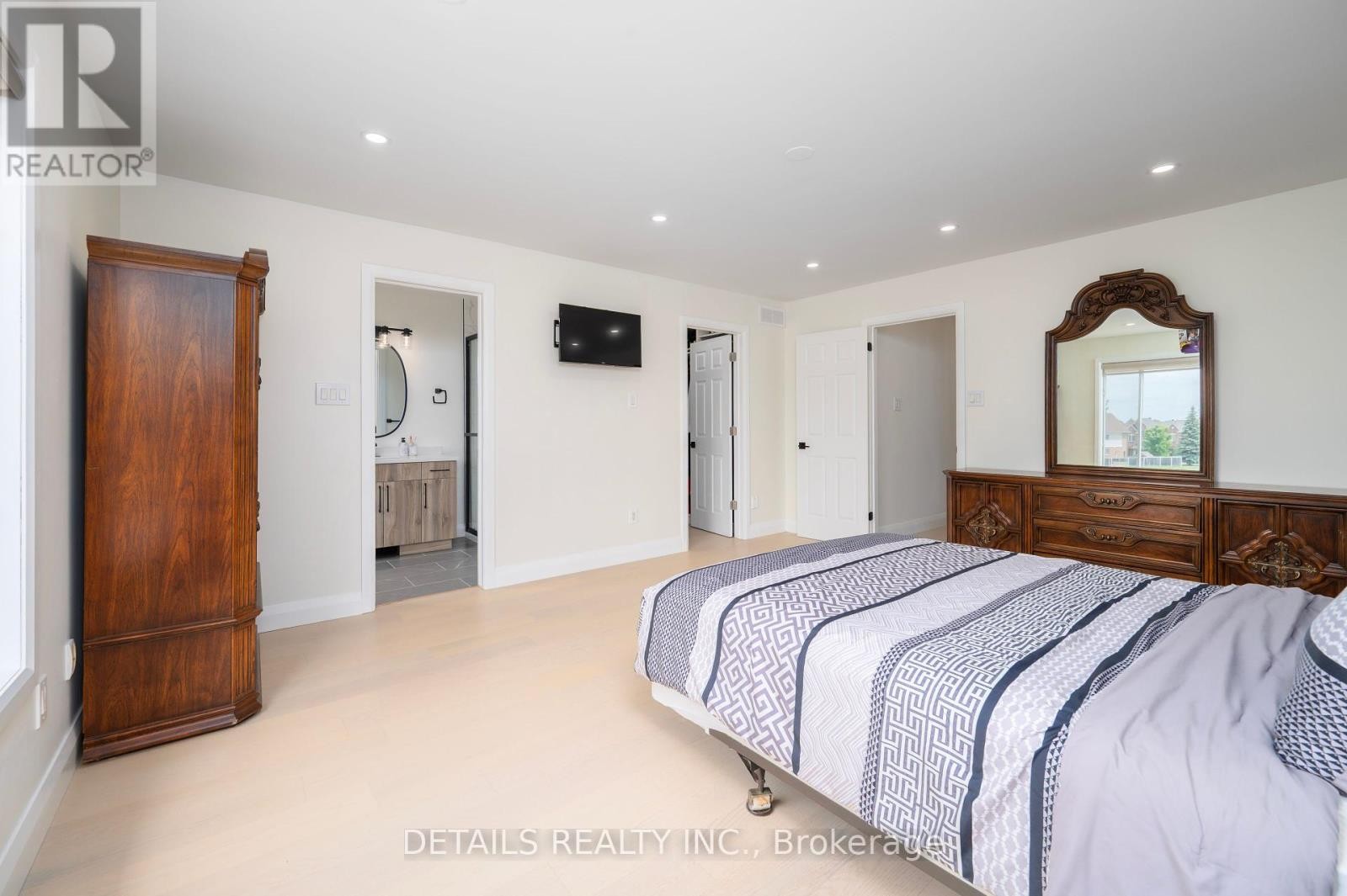 












732 CARMELLA CRESCENT

,
Ottawa,




Ontario
K4A4V8

