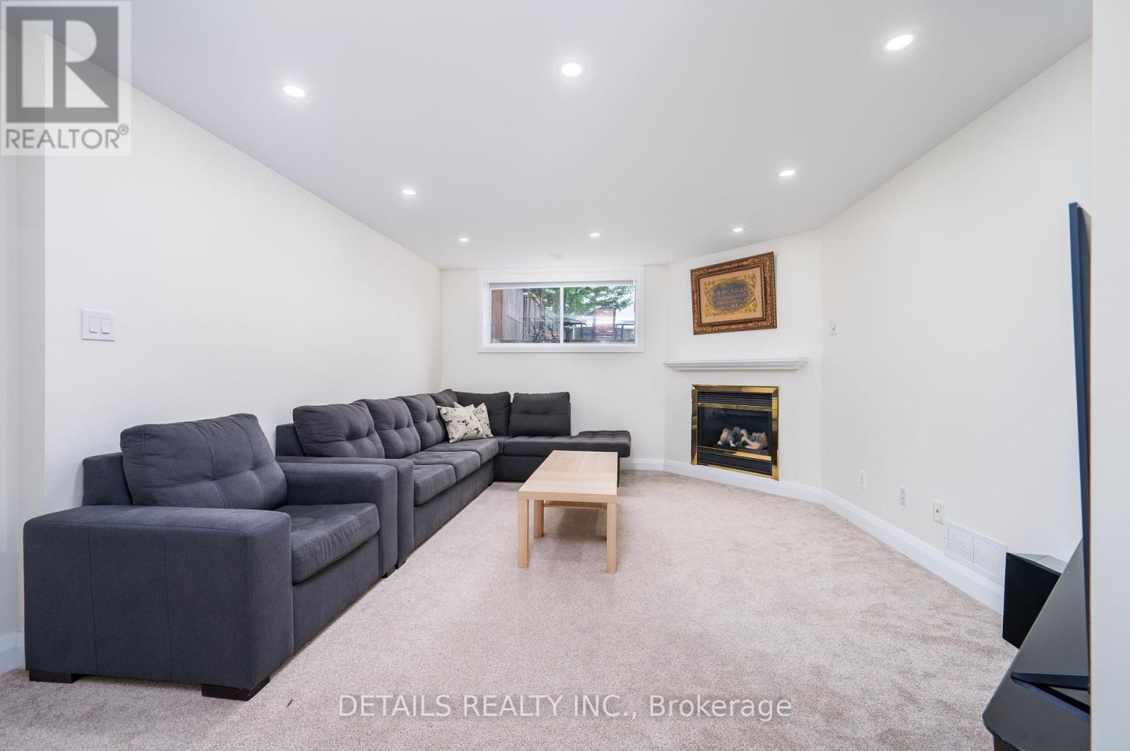 












732 CARMELLA CRESCENT

,
Ottawa,




Ontario
K4A4V8

