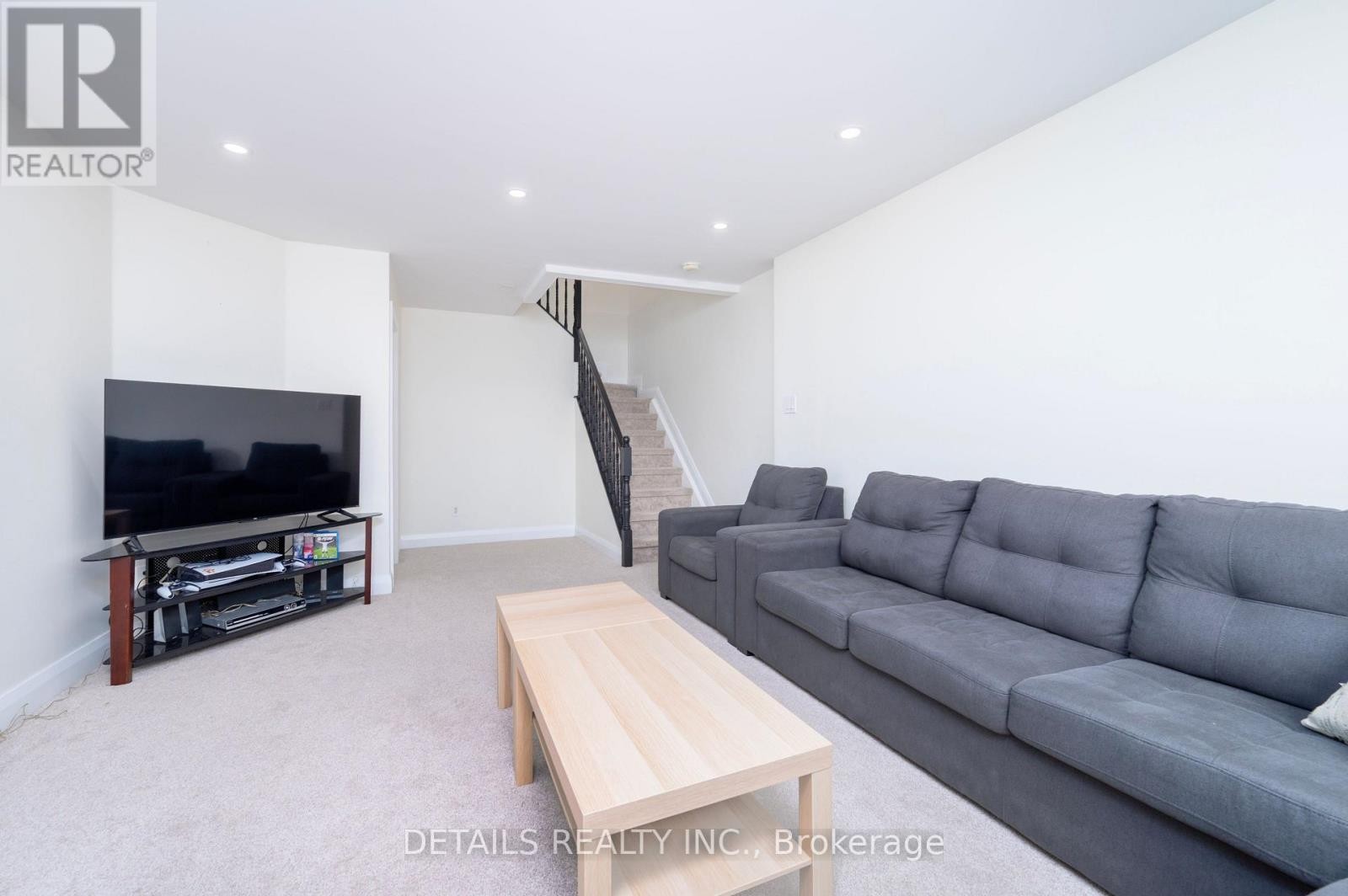 












732 CARMELLA CRESCENT

,
Ottawa,




Ontario
K4A4V8


