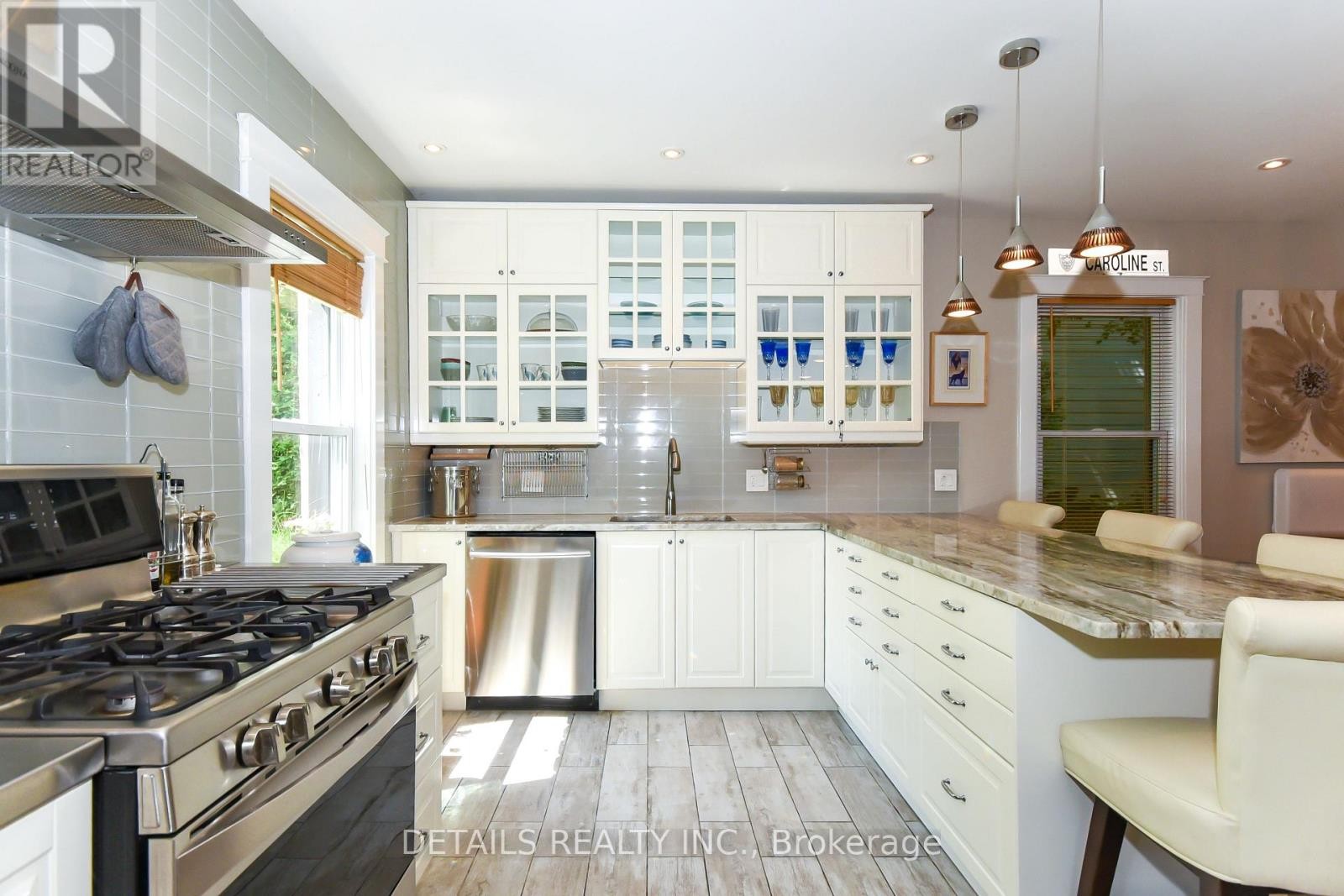 












1282 THAMES STREET

,
Ottawa,




Ontario
K1Z7N4

