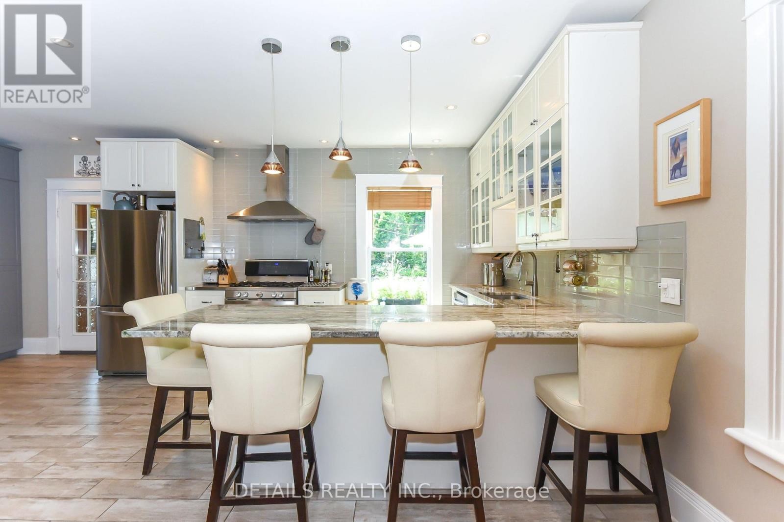












1282 THAMES STREET

,
Ottawa,




Ontario
K1Z7N4

