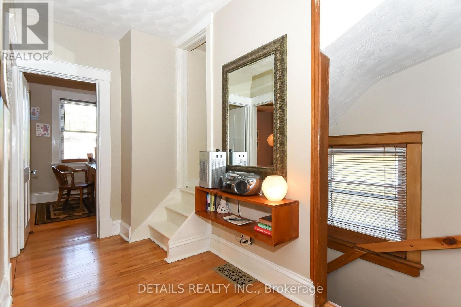












1282 THAMES STREET

,
Ottawa,




Ontario
K1Z7N4

