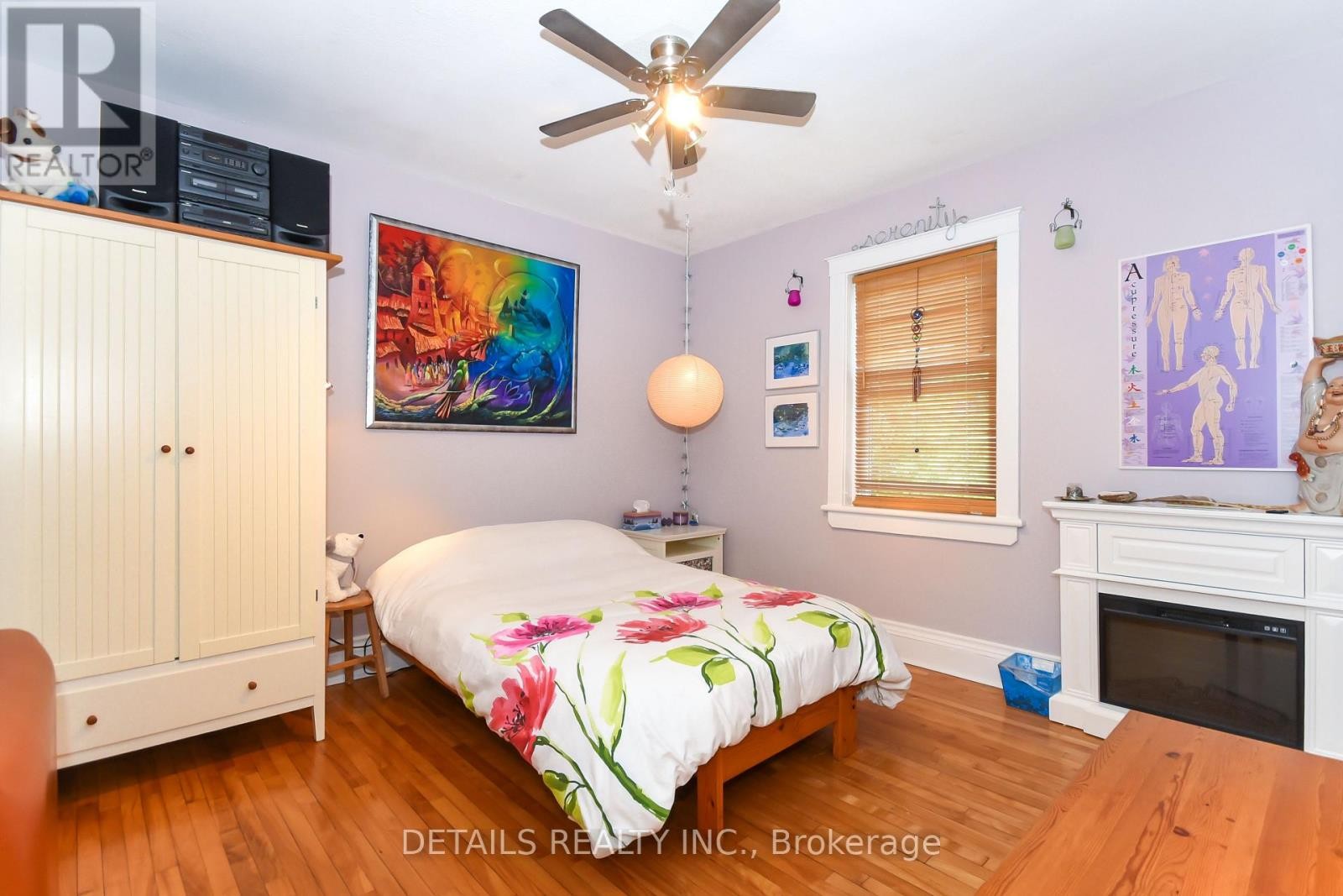 












1282 THAMES STREET

,
Ottawa,




Ontario
K1Z7N4

