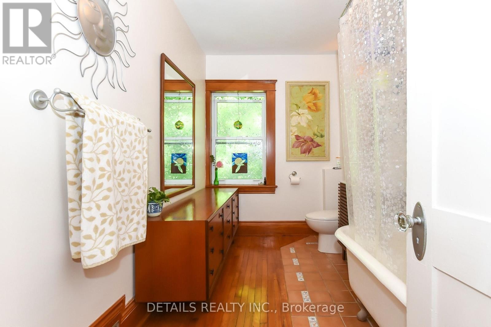 












1282 THAMES STREET

,
Ottawa,




Ontario
K1Z7N4

