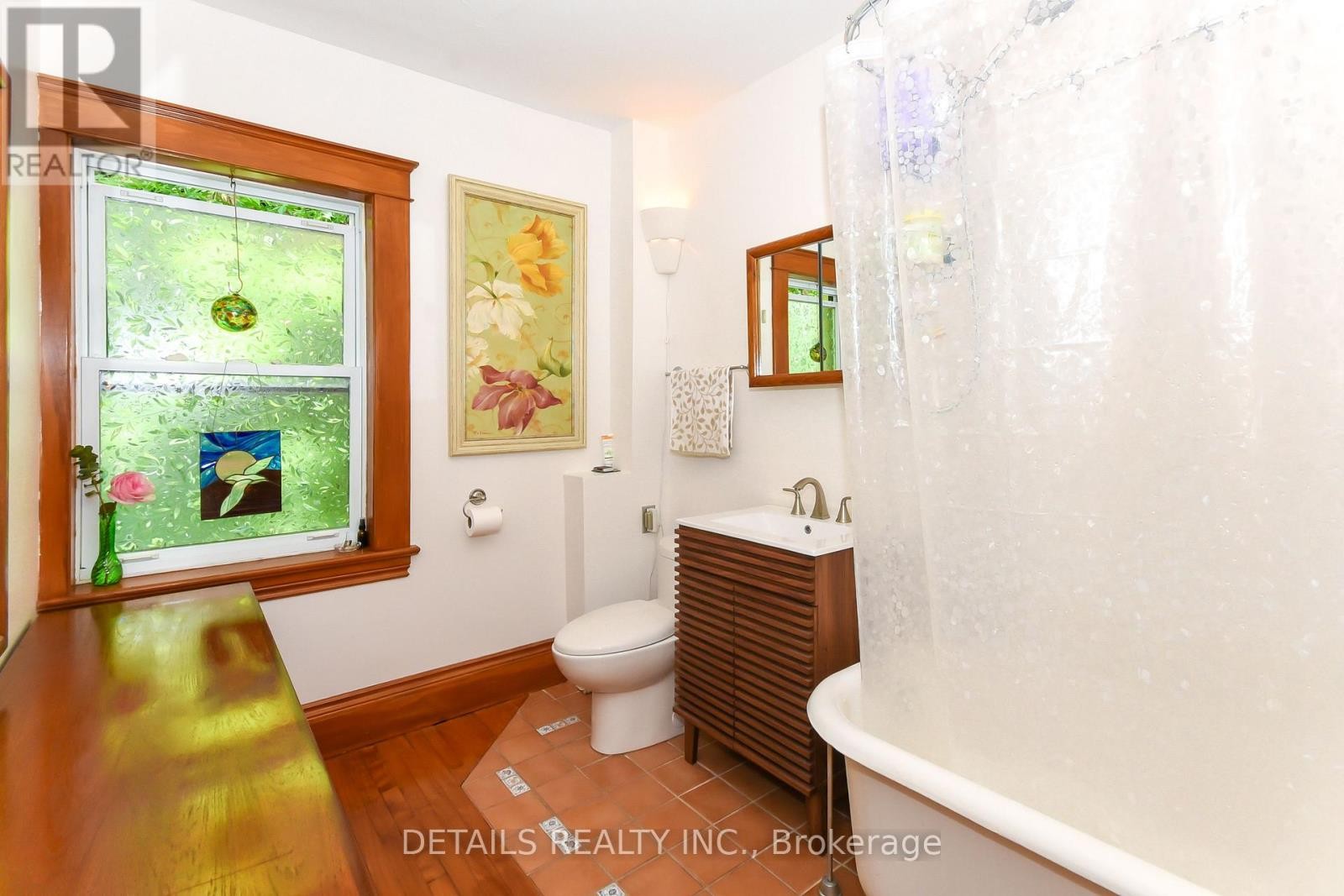 












1282 THAMES STREET

,
Ottawa,




Ontario
K1Z7N4

