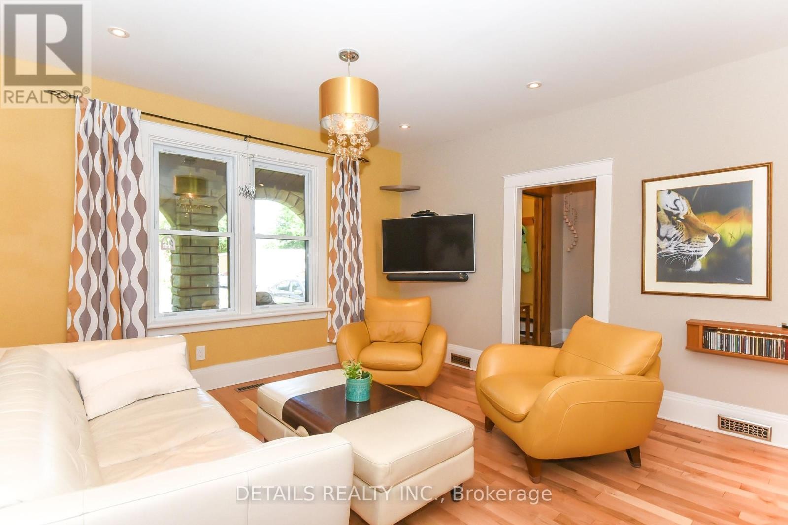 












1282 THAMES STREET

,
Ottawa,




Ontario
K1Z7N4

