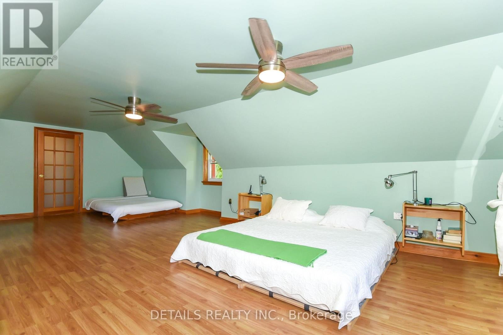 












1282 THAMES STREET

,
Ottawa,




Ontario
K1Z7N4

