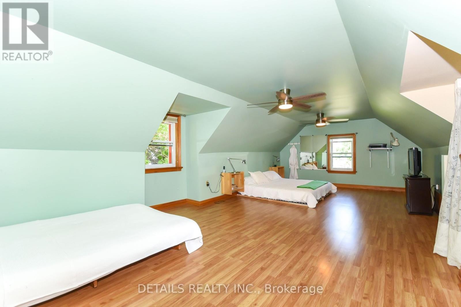 












1282 THAMES STREET

,
Ottawa,




Ontario
K1Z7N4


