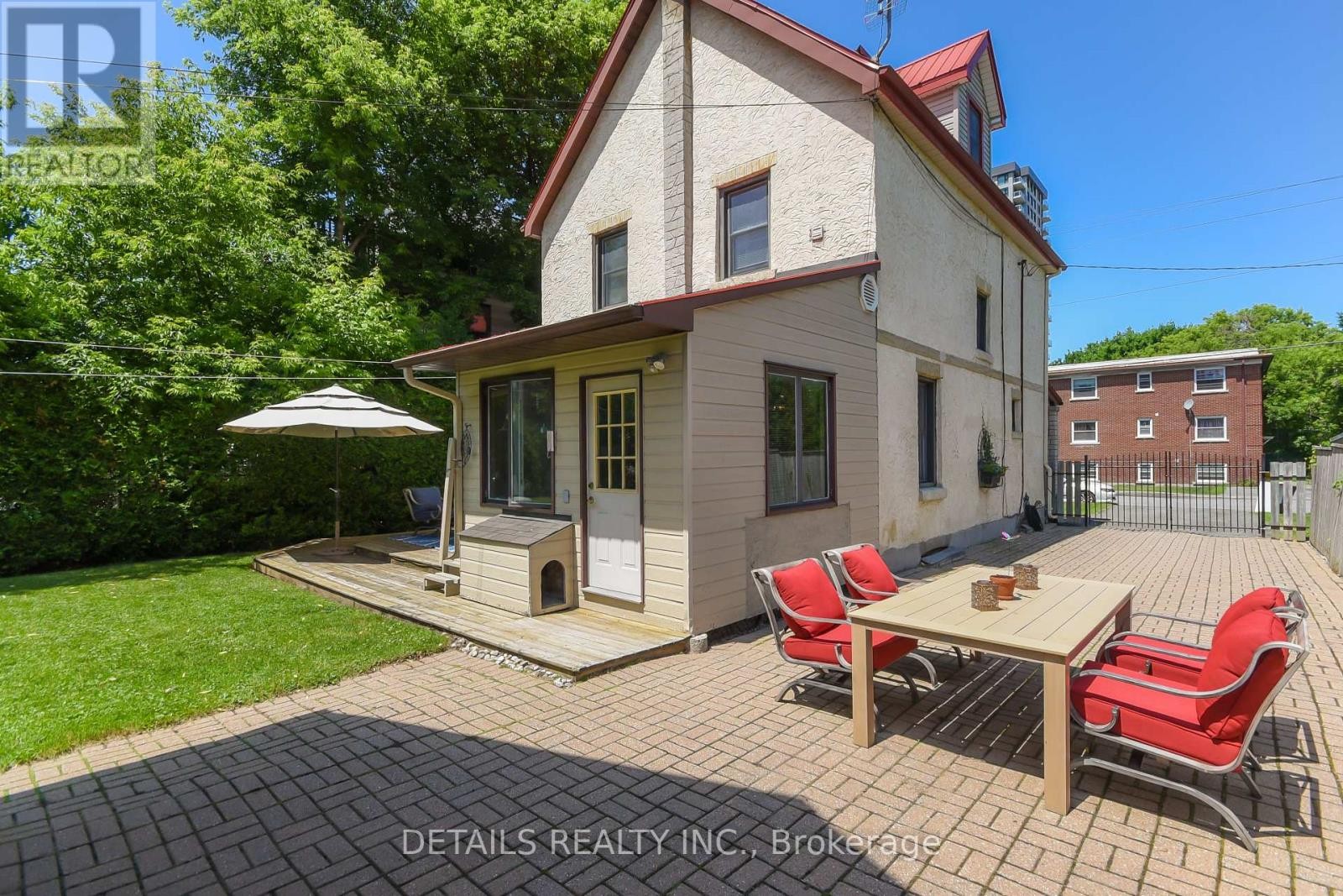 












1282 THAMES STREET

,
Ottawa,




Ontario
K1Z7N4

