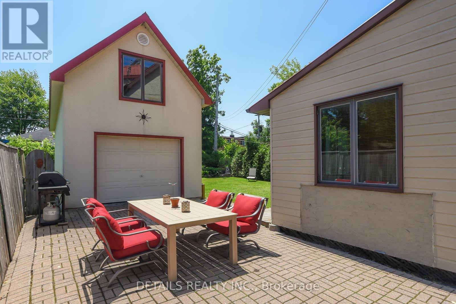 












1282 THAMES STREET

,
Ottawa,




Ontario
K1Z7N4

