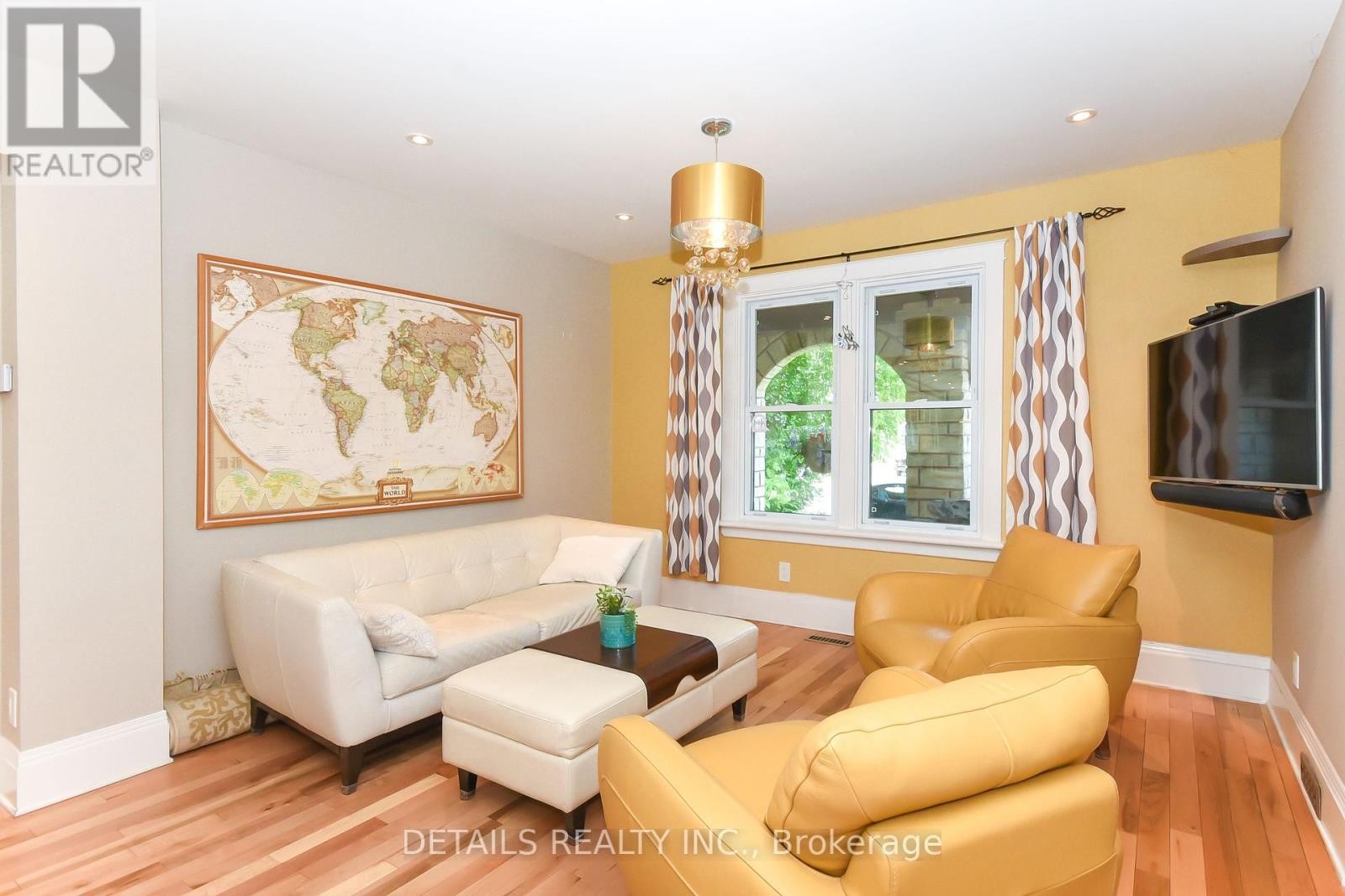 












1282 THAMES STREET

,
Ottawa,




Ontario
K1Z7N4

