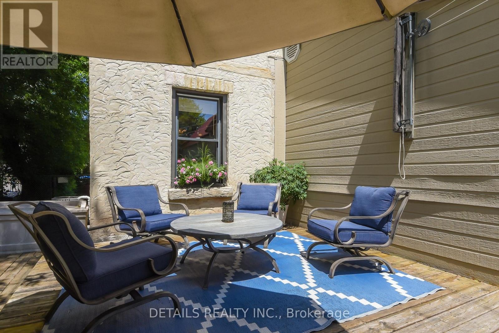 












1282 THAMES STREET

,
Ottawa,




Ontario
K1Z7N4

