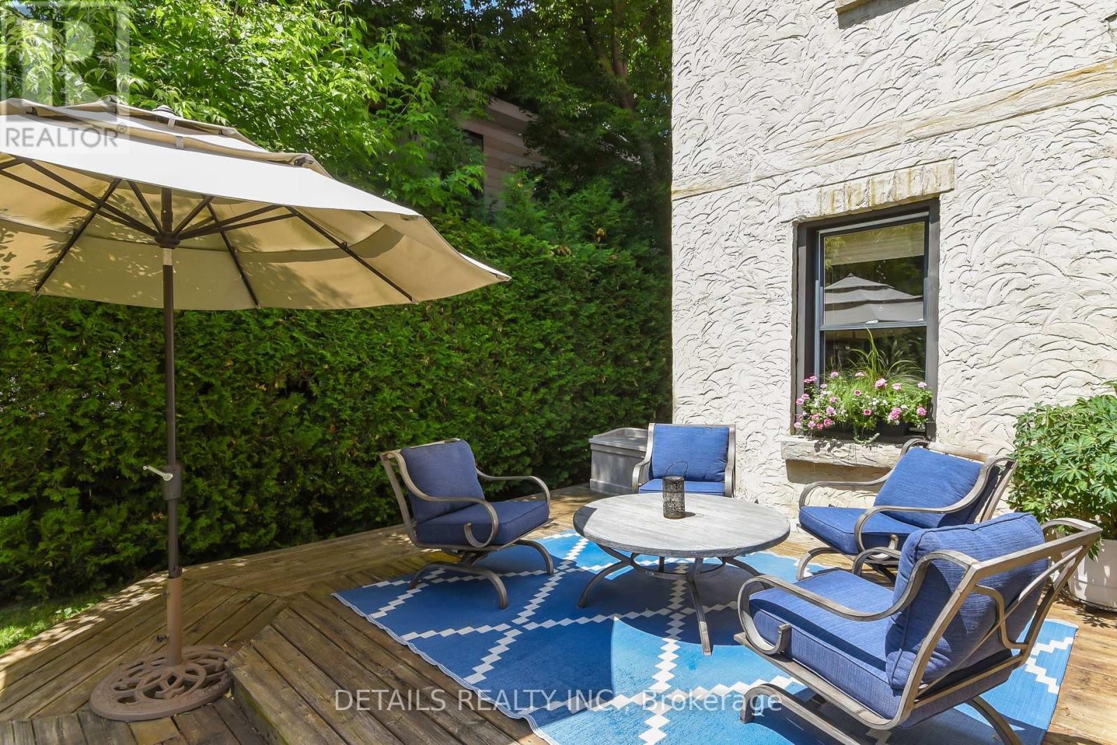 












1282 THAMES STREET

,
Ottawa,




Ontario
K1Z7N4


